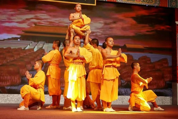 Các võ sư biểu diễn Kung Fu tại Thiếu Lâm Tự