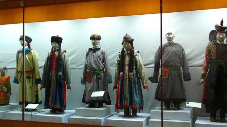 tham-quan-bao-tang-quan-hong-ha-honghe-voi-nhieu-tac-pham-dinh-dam